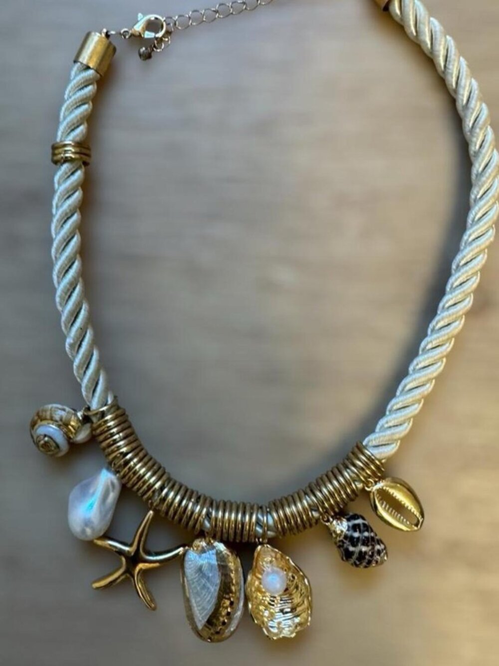 đâïžNWOT Womenâs Gold & Cream Coastal Seashell Starfish Rope Chain Necklace